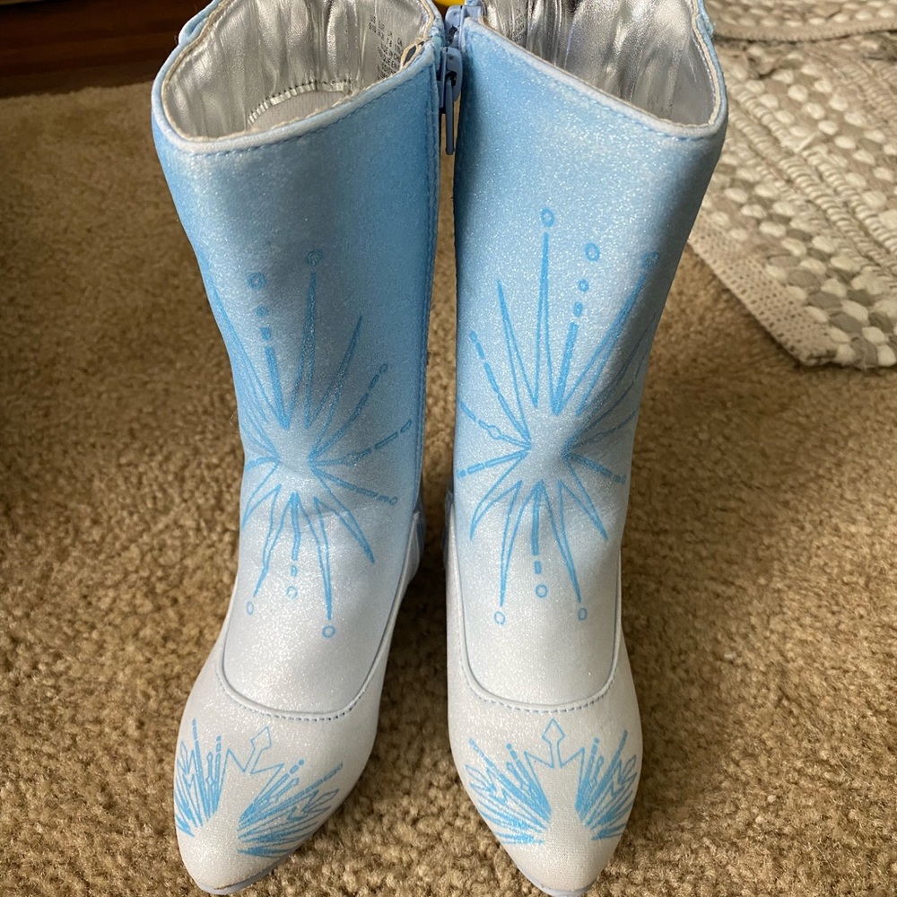 Disney Elsa dress up boots for little girls. Size 9/10